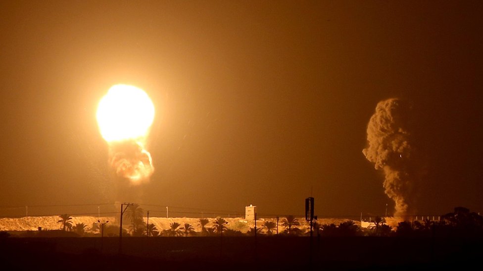 Api membubung dari Jalur Gaza, menyusul serangan Israel.
