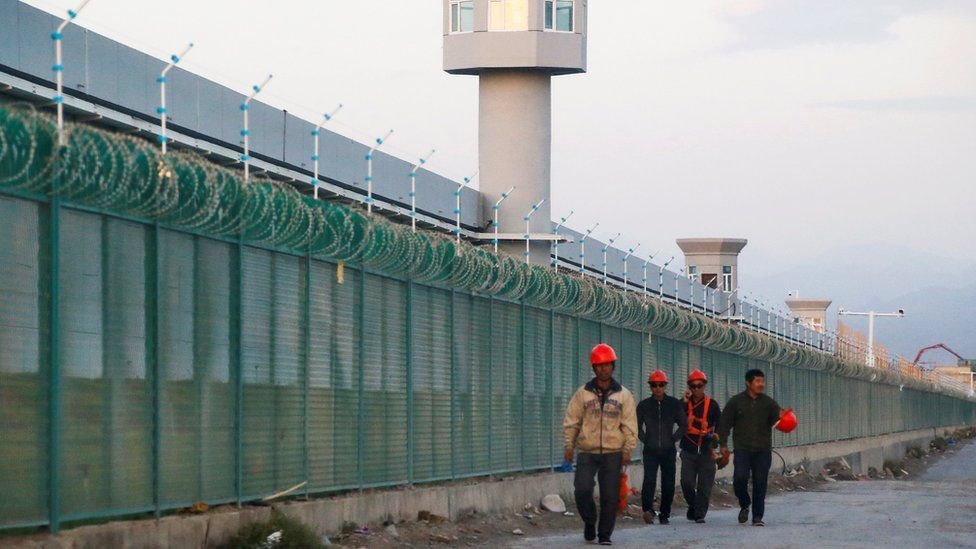 Kamp re-edukasi bagi warga Muslim Uighur