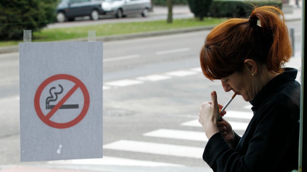 covid-19, rokok, spanyol