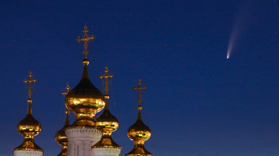 Komet Neowise di atas Ryazan Monastery, Russia