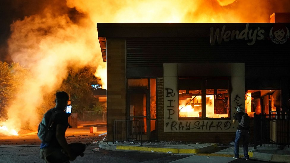 Restoran Wendy`s di Atlanta dibakar