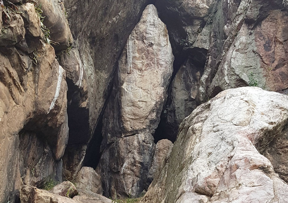Batu menyerupai perawan Maria