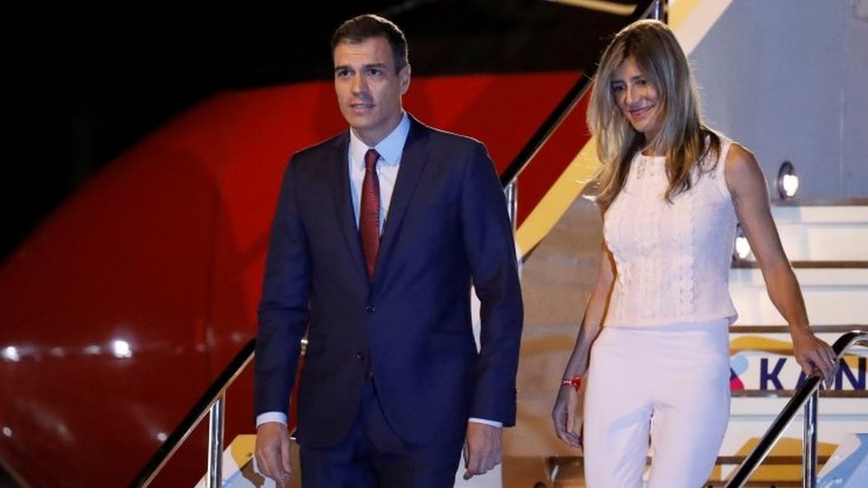 Prime Minister Pedro SÃ¡nchez (left) and his wife BegoÃ±a GÃ³mez. Photo: June 2019