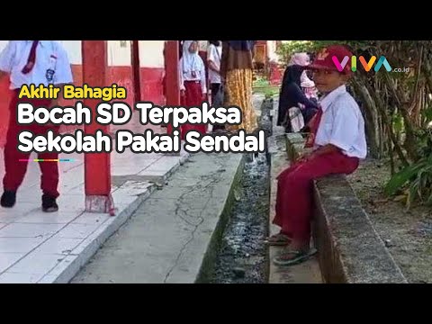 Siswa SD Pakai Sendal ke Sekolah dan Seragam Dicicil