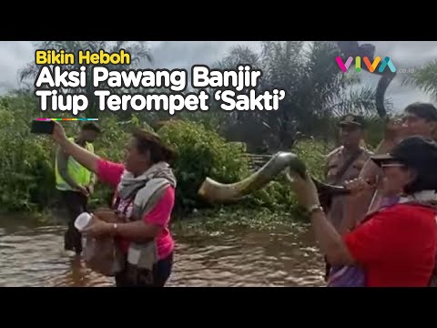 VIRAL! Pawang Banjir Beraksi, Tiup-tiup Terompet 'Sakti'