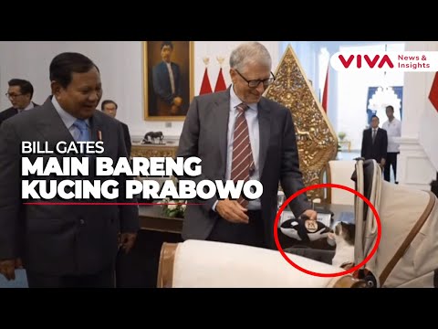 Pegang Boneka Hiu, Bill Gates Main Bareng Bobby Kartanegara