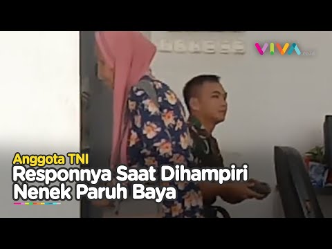 Reaksi Anggota TNI Melihat Nenek Tua Menyodorkan Tangan