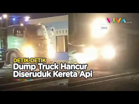 NGERI! VIDEO Dump Truck Tertabrak Kereta Api di Mojokerto