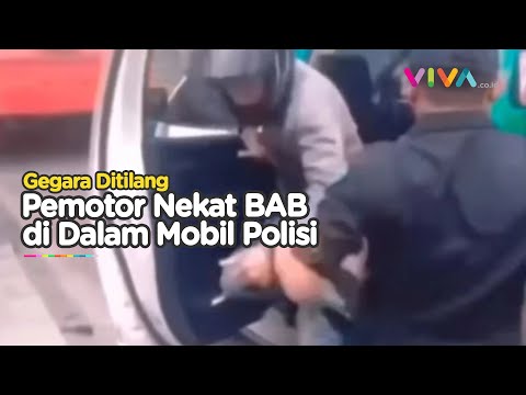 JIJIK! Pemotor Nekat BAB di Mobil Patroli Polisi saat Ditilang