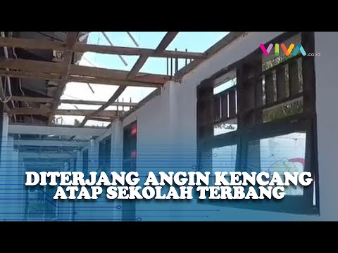 MENCEKAM! Detik-detik Sekolah di Makassar Terbawa Angin