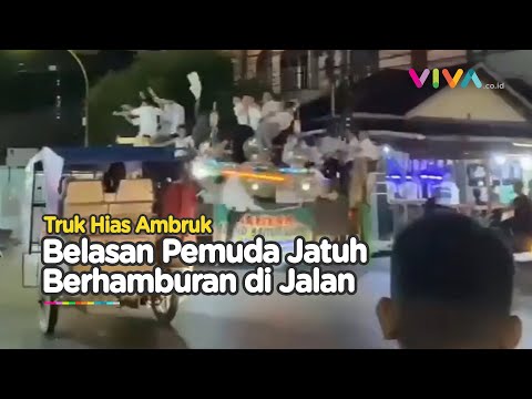 DETIK-DETIK Truk Hias Takbiran Ambruk, Belasan Pemuda Jatuh