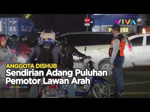 RESPECT! Petugas Dishub Adang Puluhan Pemotor Lawan Arah yang Ngotot