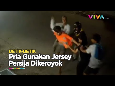 BRUTAL! Beli Roti Pakai Jersey Persija Malah Dikeroyok Sajam