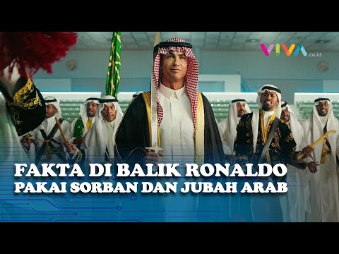 Bikin Pangling! Gaya Ronaldo Pakai Sorban dan Jubah Arab