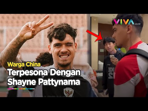 Fans China Berebut Minta Tanda Tangan Pemain Timnas Indonesia