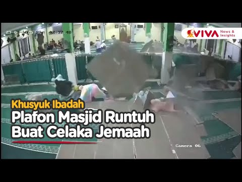 NGERI! Detik-detik Plafon Masjid Ambruk Saat Jemaah Ibadah