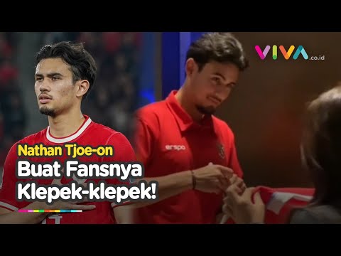 Nathan Tjoe Bikin Meleleh Fansnya dengan Tatapan Tajam saat Dimintai Tanda Tangan