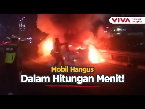 Minibus Hangus di Tol Slipi! Petugas Kesulitan Padamkan Api yang Membesar