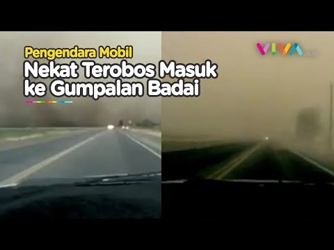 DETIK-DETIK Pengemudi Mobil Lintasi Gumpalan Badai Mencekam