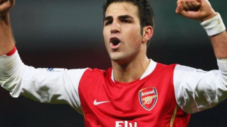 Fabregas Rayakan Debut di Arsenal dengan Cokelat dan Minuman Bersoda