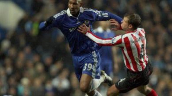 Nicolas Anelka (biru)