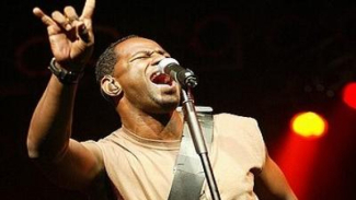 Lebih dari Rp1 M! Segini Perkiraan Bujet Undang Brian McKnight ke Resepsi El Rumi dan Syifa Hadju