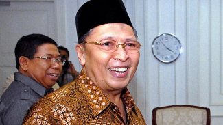 Jokowi dan Gibran Melayat ke Rumah Duka Mendiang Hamzah Haz