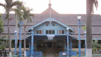 Penampakan Sapi Kurban Jokowi dan Titiek Soeharto di Masjid Agung Solo