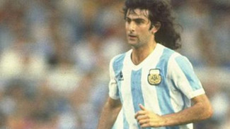 Mantan Bomber Pelita Jaya Jakarta Siap Melatih Valencia
