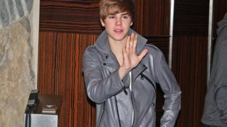 Justin Bieber Rekreasi ke Mansion Playboy