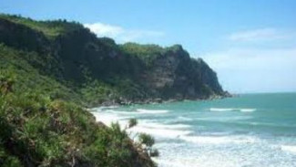 Misteri di Balik Keindahan Pantai Parangkusumo, Jogja