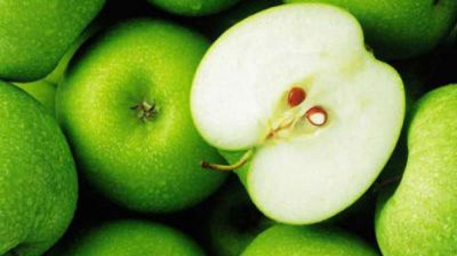 Buah apel hijau