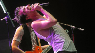Panic! at the Disco Pecat Gitaris