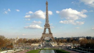 Eiffel Tower Closed as Staff Strike Over Lack of Financing