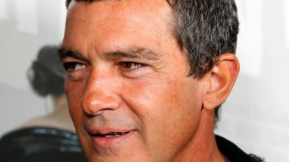 Antonio Banderas Dilarikan ke Rumah Sakit