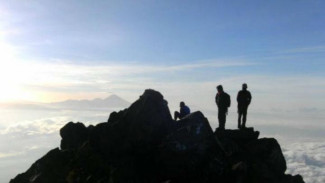 Pengalaman Bertemu 'Jodoh' Sewaktu Mendaki Gunung