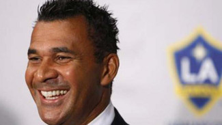 Legenda Belanda Ingin Latih Milan