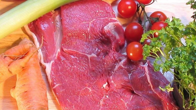 Daging merah.