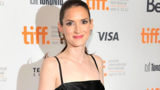 Marc Jacobs Pilih Winona Ryder Jadi Model Koleksi Musim Semi