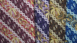 Batik Indonesia Unjuk Gigi di New York Fashion Week