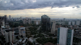 Cuaca Hari Ini Bikin 'Deg-degan' Warga Jakarta yang Mau Jalan-jalan