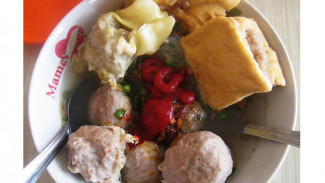 Nikmatnya Bakso Gedhe 599 BCF di Sidoarjo