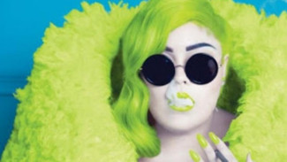 Make Up Artis Rihanna yang Bertubuh 'Seksi'