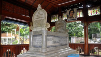 Wisata Religi Makam Cut Nyak Dhien