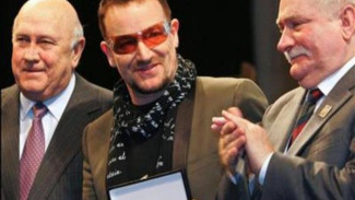 Bono: Album Baru U2 Menunggu Restu dari Tuhan