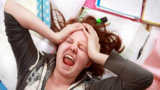 Stres, Empat Orang Ini Lakukan Aksi Gila di Tempat Umum