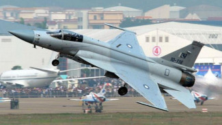 Pakistan Mulai Produksi Pesawat Tempur JF-17 Varian Baru