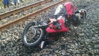 Pengendara Motor Tertabrak Kereta Api di Bendungan Hilir
