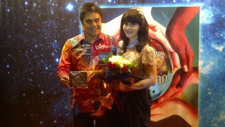 Ini Rahasia Awet Pernikahan Dwiki Dharmawan dan Ita Purnamasari