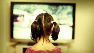 Delapan Kiat Batasi Anak Nonton Televisi
